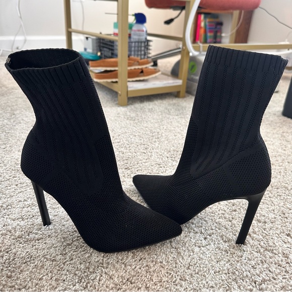 Steve Madden black heeled booties, like new! Size 7.5 - Picture 7 of 7